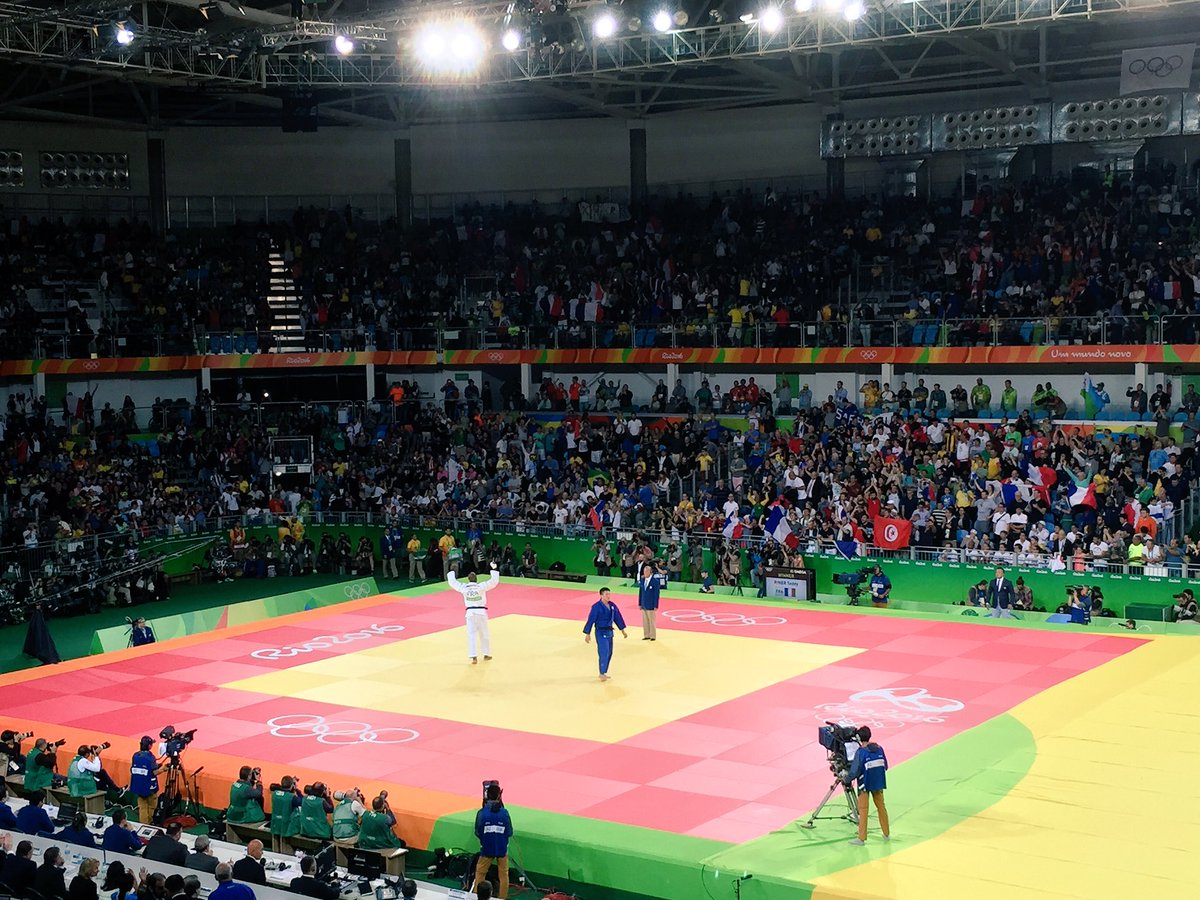 #judo C'est fait ! <a href="/teddyriner/">Teddy Riner</a> est champion olympique ! Un grand bravo à notre porte-drapeau 🔵⚪️🔴 ! #espritbleu