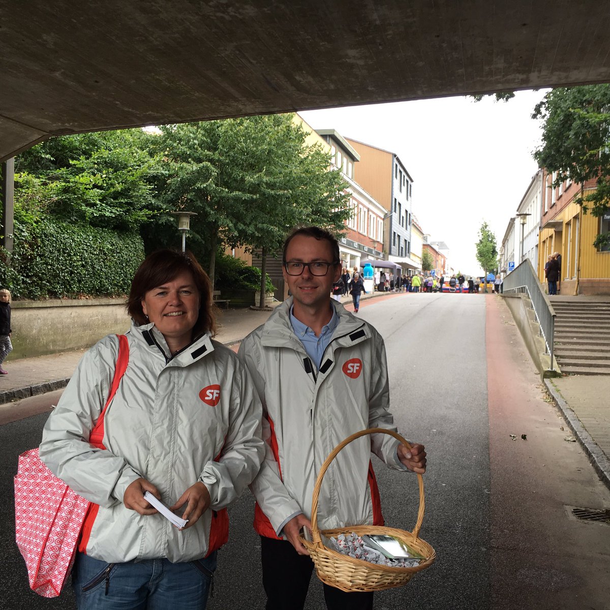SFKolding's tweet photo. Crazy hours i #Vamdrup her til aften. @MF_K_Lorentzen og @VillyJk er klar til at snakke med borger e #jvdk https://t.co/4W8dvQTgRY
