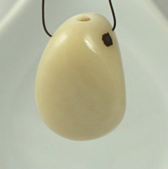 IntiTagua's tweet photo. Tagua Nut Pendant Top drilled Ivory Color Small Polished Seed Set of … https://t.co/zHxgV9PkGH #etsymntt #TaguaSeed https://t.co/GoRkrvByMZ