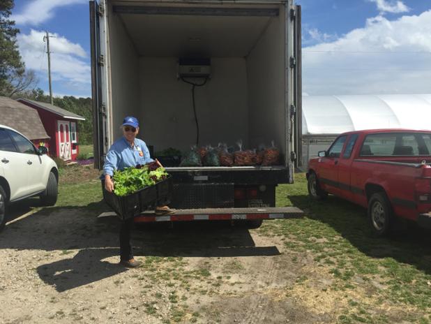 FoodShuttle's tweet photo. Farm Friday Farmer Kay donating some very tasty salad mix and carrots to feed our hungry neighbors #FoodShuttleGrows https://t.co/TCNu80DiTx