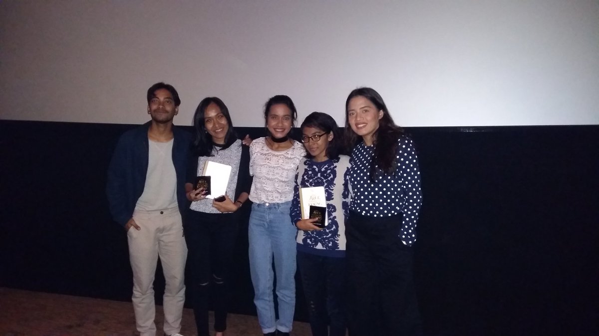 SonyMusicID's tweet photo. #SonyBuzz Keseruan nonton #AliceID #ThroughTheLookingGlass bareng @GAC_music malam ini https://t.co/aFryTtaiWq