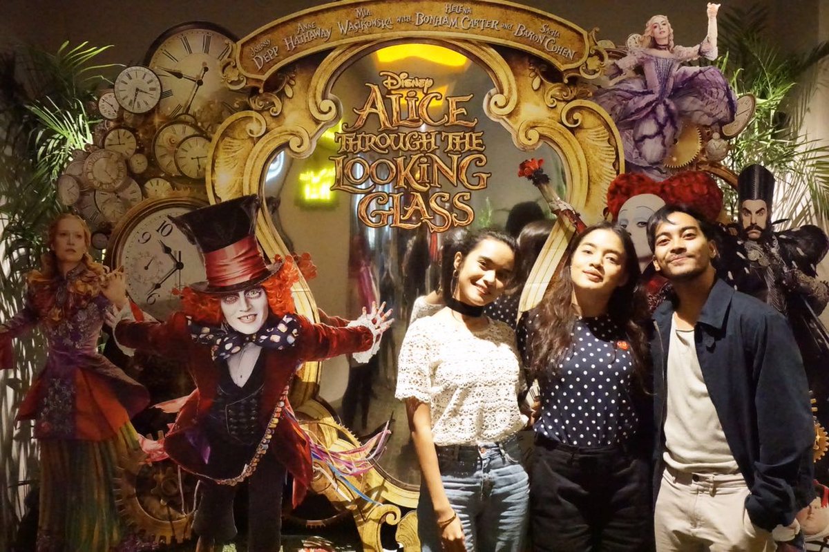 SonyMusicID's tweet photo. #SonyBuzz Keseruan nonton #AliceID #ThroughTheLookingGlass bareng @GAC_music malam ini https://t.co/aFryTtaiWq