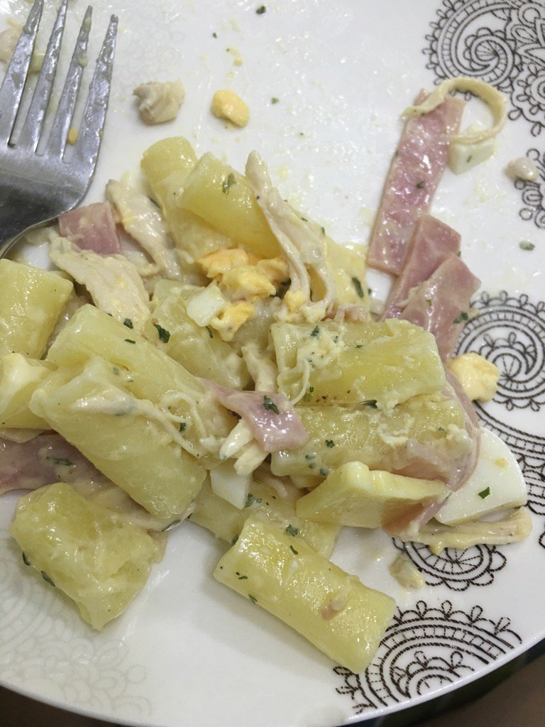 1210Zee's tweet photo. Macaroni Chicken prepped by sis. 👌🏿
Xcept for d onions ugghhh #HateOnions https://t.co/5o1dOf7kGm