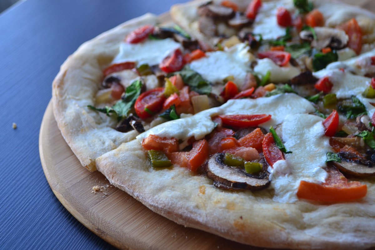 deliciasbnb's tweet photo. Tenemos #pizza disponible de viernes a domingo de 11:00am a 8:00pm. ¡Pasa y disfruta! #Delicias https://t.co/Y9D2xCS9OM