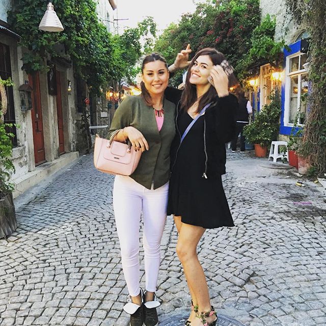 KOCeyda_'s tweet photo. CanCey gezmelerde. 💕
#CanEs #CanselÇördük #CeydaKırıcı #KısmetseOlur #CanCey
@KOCansel_ https://t.co/GBCRx9xOBW