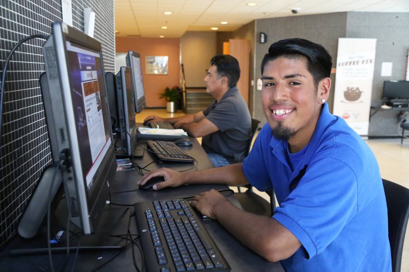 ChiCityColleges's tweet photo. CCC launches our first completely online associate degree this fall: https://t.co/qwpXgnOJ1A #registerccc https://t.co/TKEshOv004