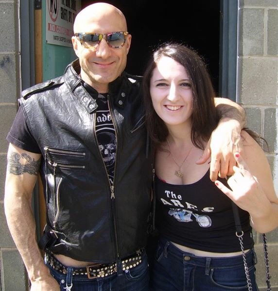 Moni_Lashes's tweet photo. @AronoffOFFICIAL &amp; I chillin &amp; talkin bout rad stories when hes been drumming for @John_Fogerty, @BonJovi &amp; more! https://t.co/omzZLAD6A4