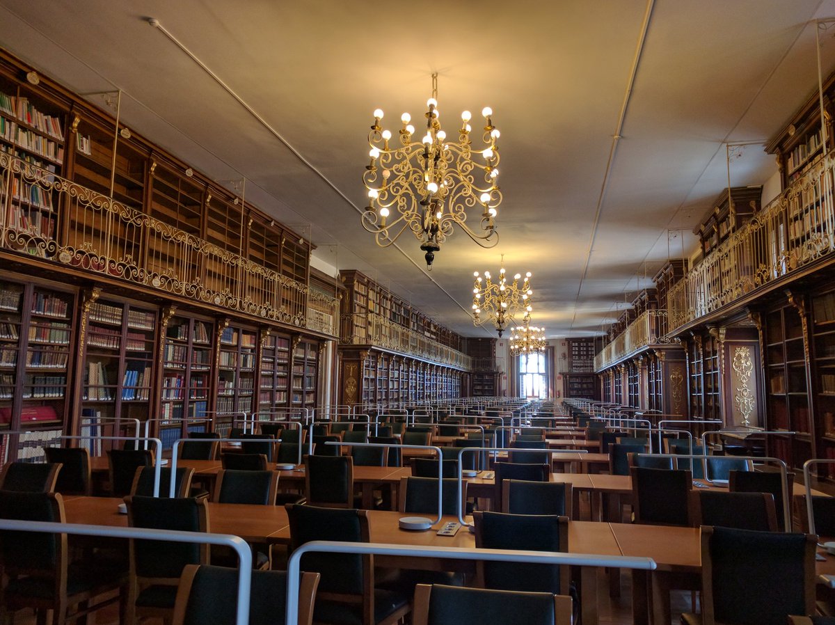 Nettikeht's tweet photo. @visitasUSC el placer ha sido nuestro. Impresionante las bibliotecas y las vistas. Muchísimas gracias por todo Rosi! https://t.co/5GHkCrFb7x