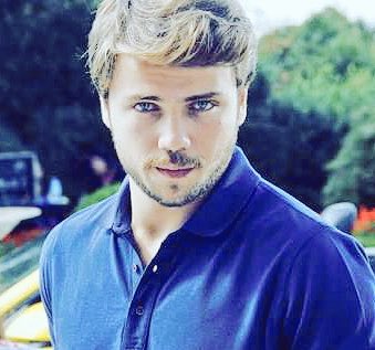 Bu adamları görmüyor herhalde . <a href="/mavi/">Mavi</a>  <a href="/TSayisman/">Tolgahan Sayışman</a> <a href="/tolgasaritas/">Tolga Sarıtaş</a>