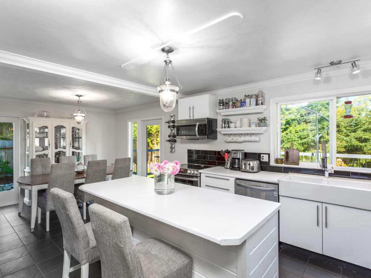 vihomesnanaimo's tweet photo. Today's #10amgem! Gorgoes 4 bed, 3 bath #Lantzville Home with very private yard. #Nanaimorealestate https://t.co/a2OMbMwyOq