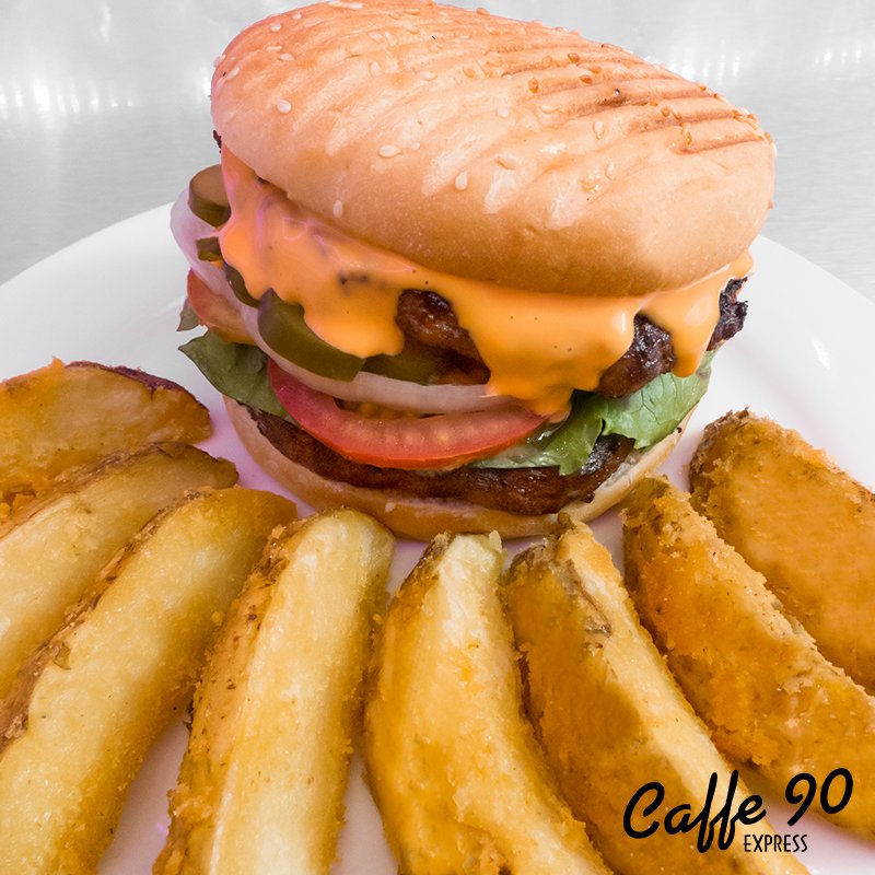 Caffe90Express's tweet image. Premia tu semana con una gran hamburguesa.