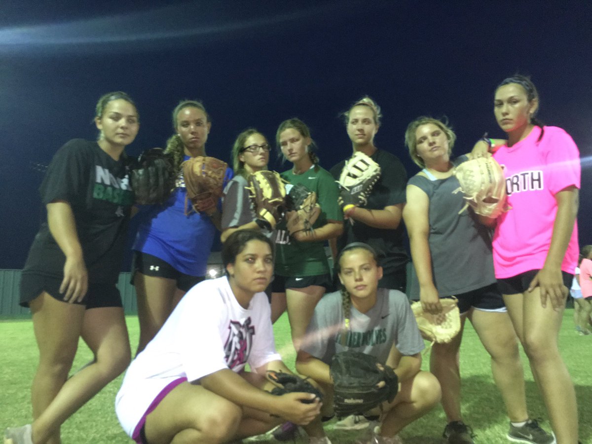 NNHSSB's tweet photo. It's gameday today!!!! CROSSTOWN CLASH TONIGHT👊🏼 JV/V 5:30/6 #BEAThigh https://t.co/LsZd3zTpoN