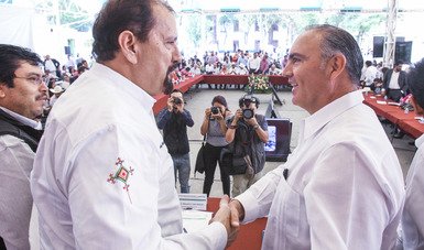 Agricultura_mex's tweet photo. #BoletínSAGARPA | Generan campesinos "Revolución Productiva de México”: @ppcalzada https://t.co/yDWeImzVdF https://t.co/BBfaS8grN4