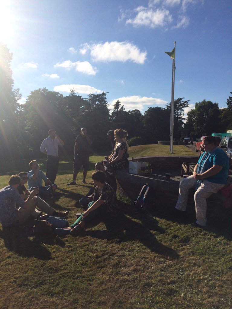 thia_sagh's tweet photo. What a way to end our #easpsummerschool with some al fresco pre-banquet drinks https://t.co/u2RoLR4izh