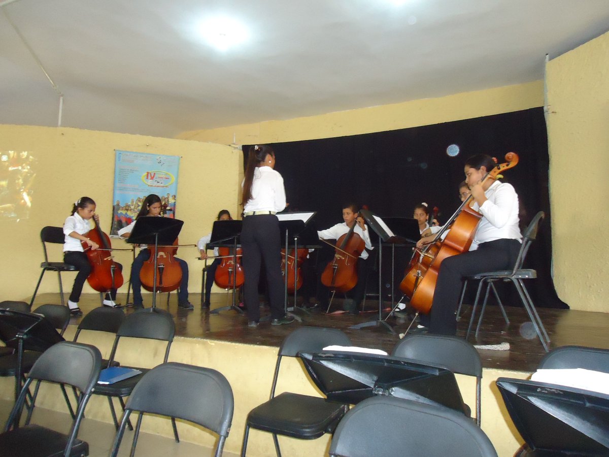 Concierto fin de año escolar del <a href="/NucleoSgrande/">orquesta sgrande</a> ensamble de cellos <a href="/CrtrujilloCr/">crtrujillo</a> <a href="/elsistema/">El Sistema</a> <a href="/clariviola/">Eugenio Carreño</a> <a href="/MendezLeo06/">Leonardo Méndez</a>