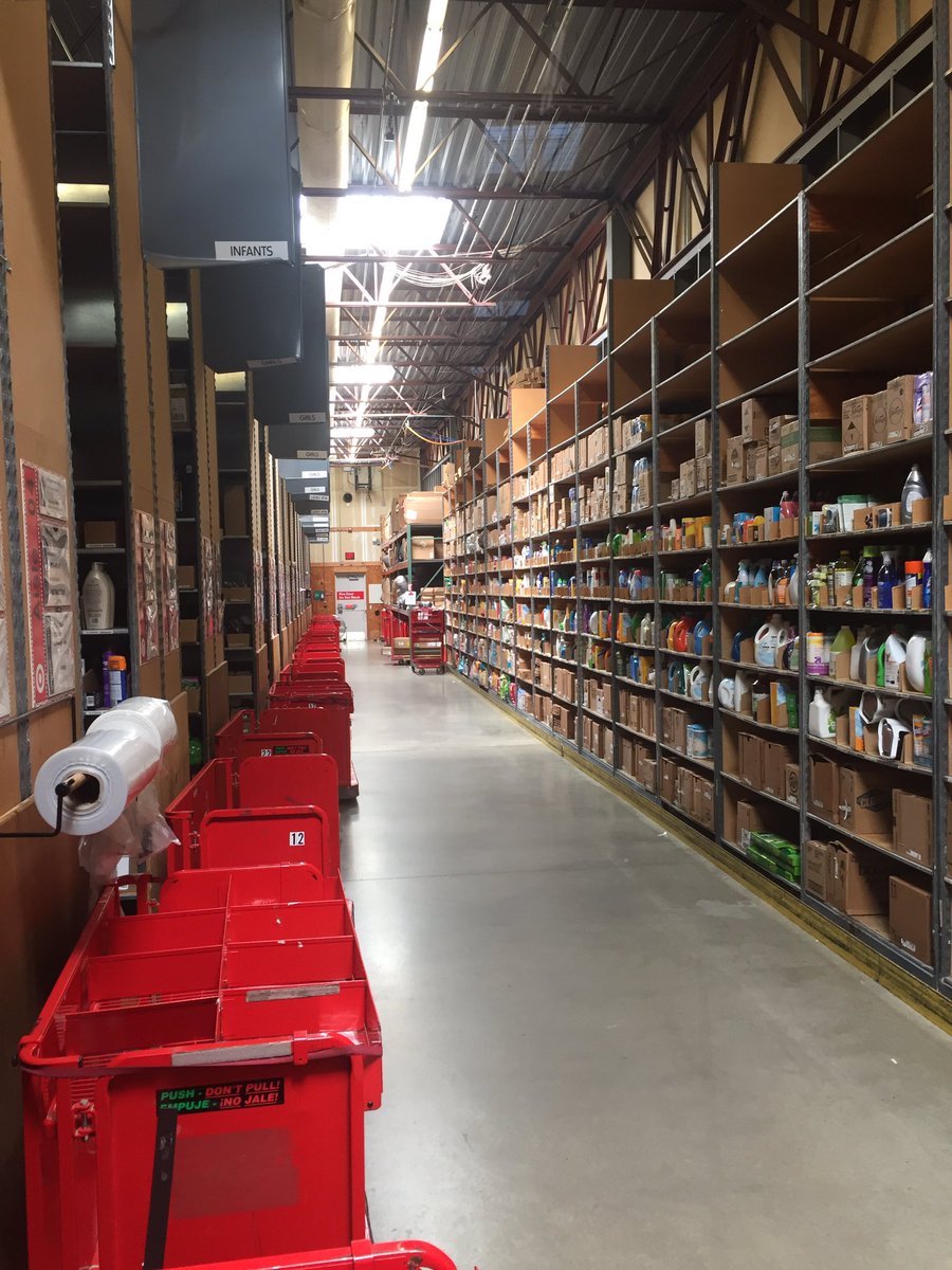 MycroftMark's tweet photo. The Backroom is #cleanandclear at T1172! #GOBIG @HRsaysWhaT1172 @sara1drow @ElleTee1172 @Thetomknowles https://t.co/69m0b9FHQk