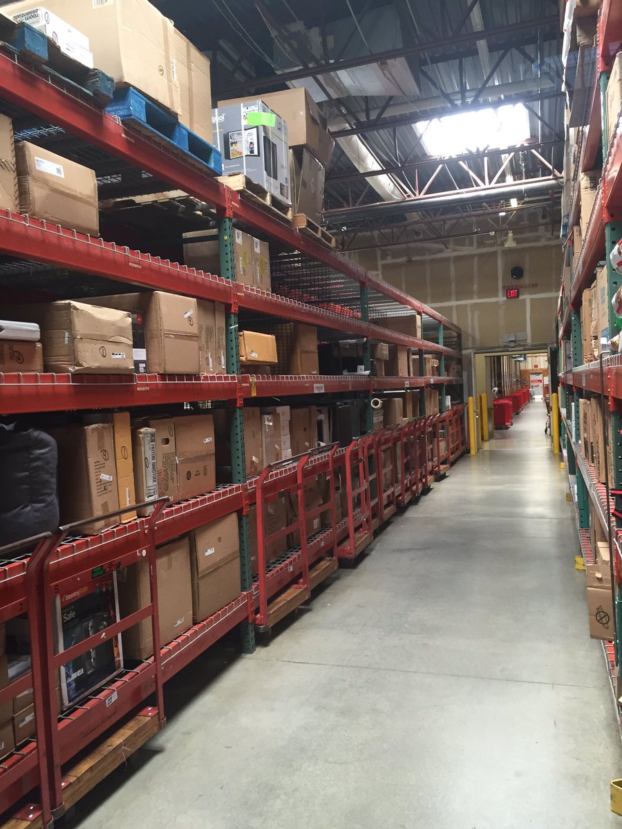 MycroftMark's tweet photo. The Backroom is #cleanandclear at T1172! #GOBIG @HRsaysWhaT1172 @sara1drow @ElleTee1172 @Thetomknowles https://t.co/69m0b9FHQk