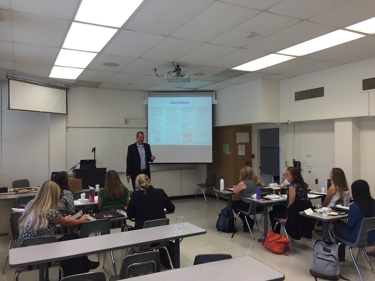 WinsteadCalBeef's tweet photo. @CSUFresno 2016 Dietetic Internship Media Training Workshop! @REAL_BEEFMAN #rdtobe @CaliBeefCouncil #healthybeef https://t.co/pHlRdVFxWS