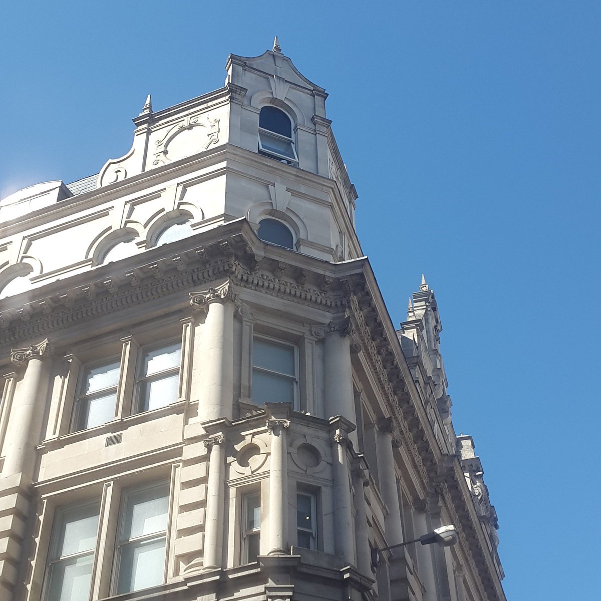 8twinge's tweet photo. And another one ...just a boring metro supermarket at street level
#lookupinLondon https://t.co/dBNh3ouU2y