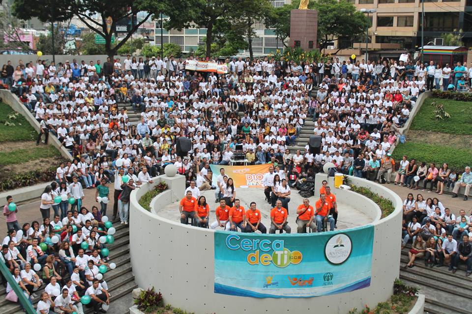 Mirkeliis's tweet photo. La gran fiesta para finalizar #CercaDeTi2016  será en la Plaza Atamira - Caracas a las 3:00pm. ¡No te la pierdas! https://t.co/EQQPCanlMQ