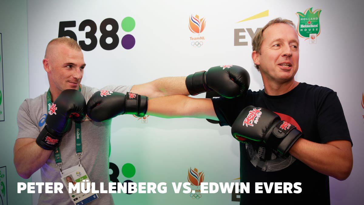 eversstaatop's tweet image. Ondertussen in de studio... 🙈 😂 #TeamNL