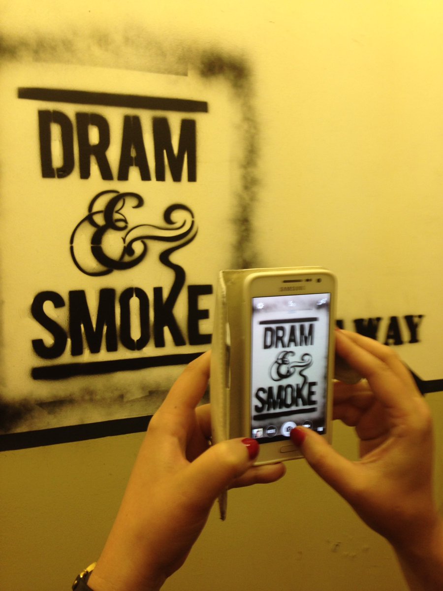 French_Kilt's tweet photo. Une délicieuse soirée commence à #Biscuitfactory @Dram_and_Smoke #edinburgh https://t.co/gclIaYietd