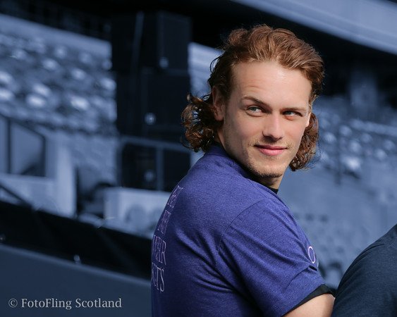 Sheugs's tweet photo. #SamHeughan #SavedAs
1 Sam Ringcon 15 standing Arm up bit of belly
2 Sam guilty
3 Sam blue Looking back lips
🤔😜😂 https://t.co/HozM9ENUqL