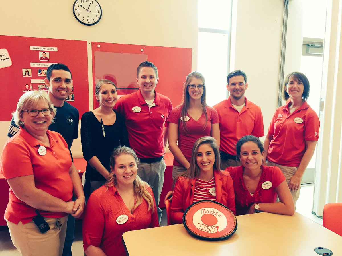 Only the best interns bring cookie cake!  #T2519 @JeffBarlowTGT <a href="/natalie_papacek/">Natalie Papacek</a> <a href="/robospack/">Rob Ruetten</a>