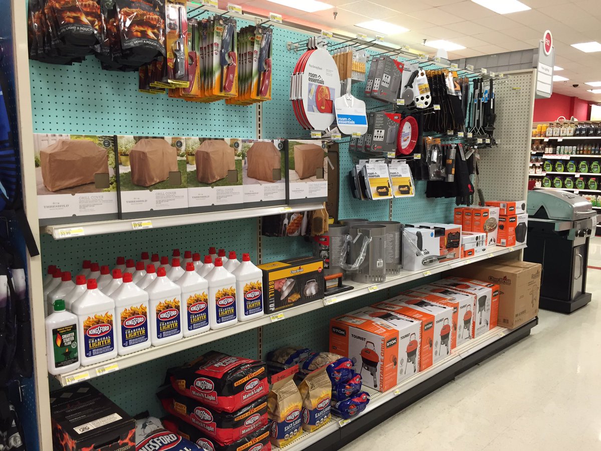 heidzzsmith's tweet photo. Lawn &amp; Garden 100% flexed and filled! Ready to drive some sales on this BEAUTIFUL weekend! #noneinback #basketsize https://t.co/ZJSP5SURTt