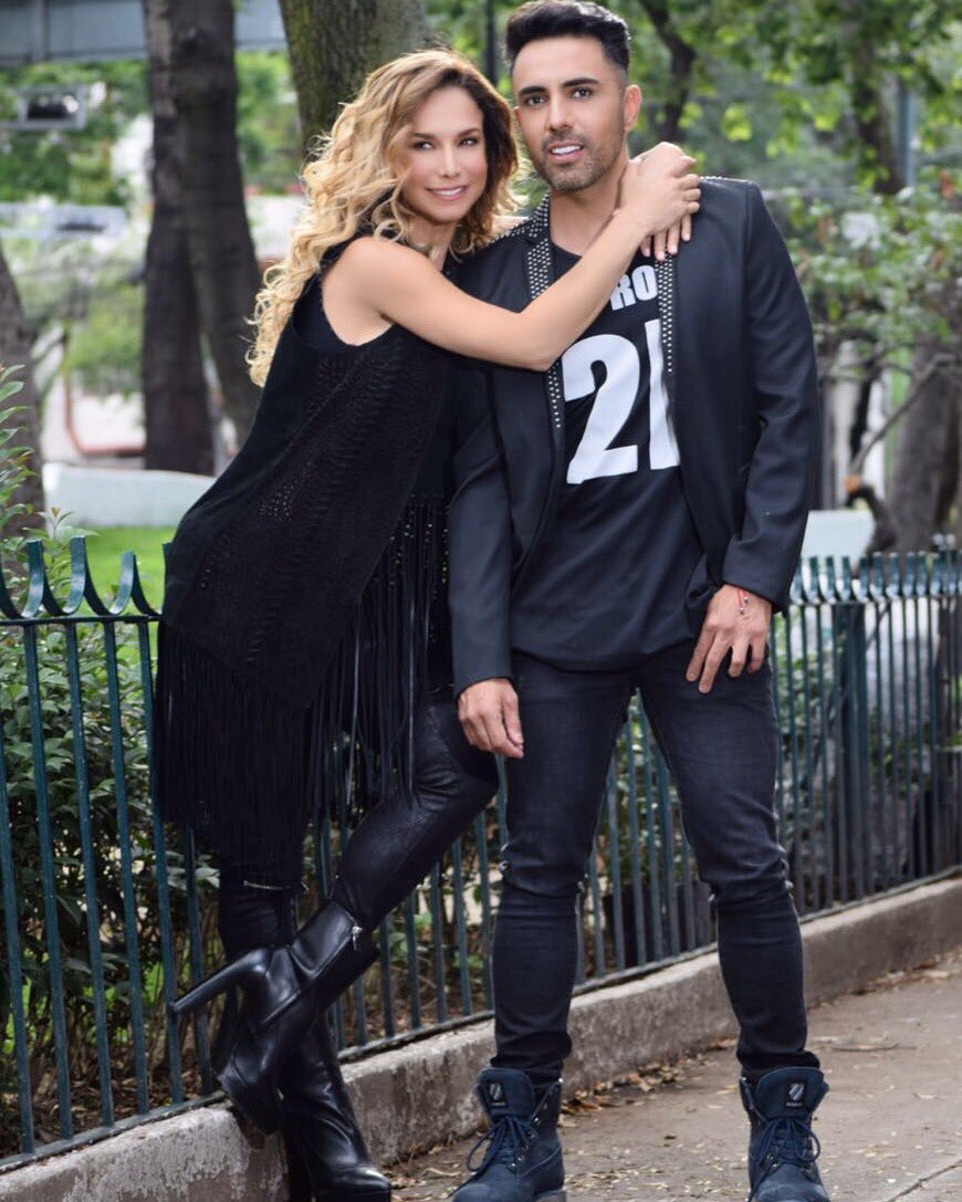 LisVega's tweet photo. Feliz de formar parte de esta #familia #2FEEL BY @alexismay #diseñador #nuevacoleccion #style #mexico #proximamente https://t.co/zAbI3z9CIm