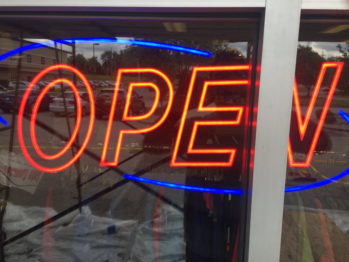 PacersAndRacers's tweet photo. WE'RE EXPANDING- next door to the corner. Thank you to our 78,000 customers who we've fit in over 155,000 shoes! https://t.co/6rMU887lxa