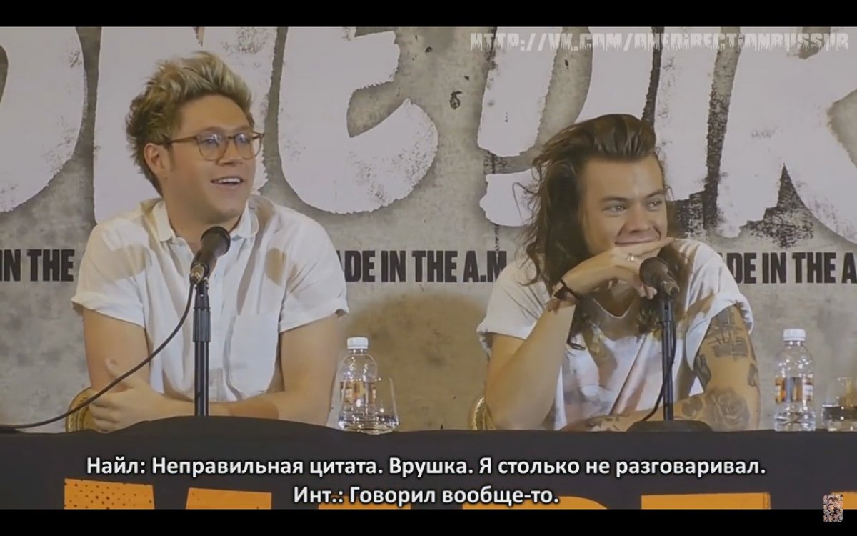 hey__louis's tweet photo. переводчица: *переводит то, что сказал Найл*
ван ди:

они такие придурки
я скучаю
#FandomOlympics #TEAM1D https://t.co/elLU9Ub2GX