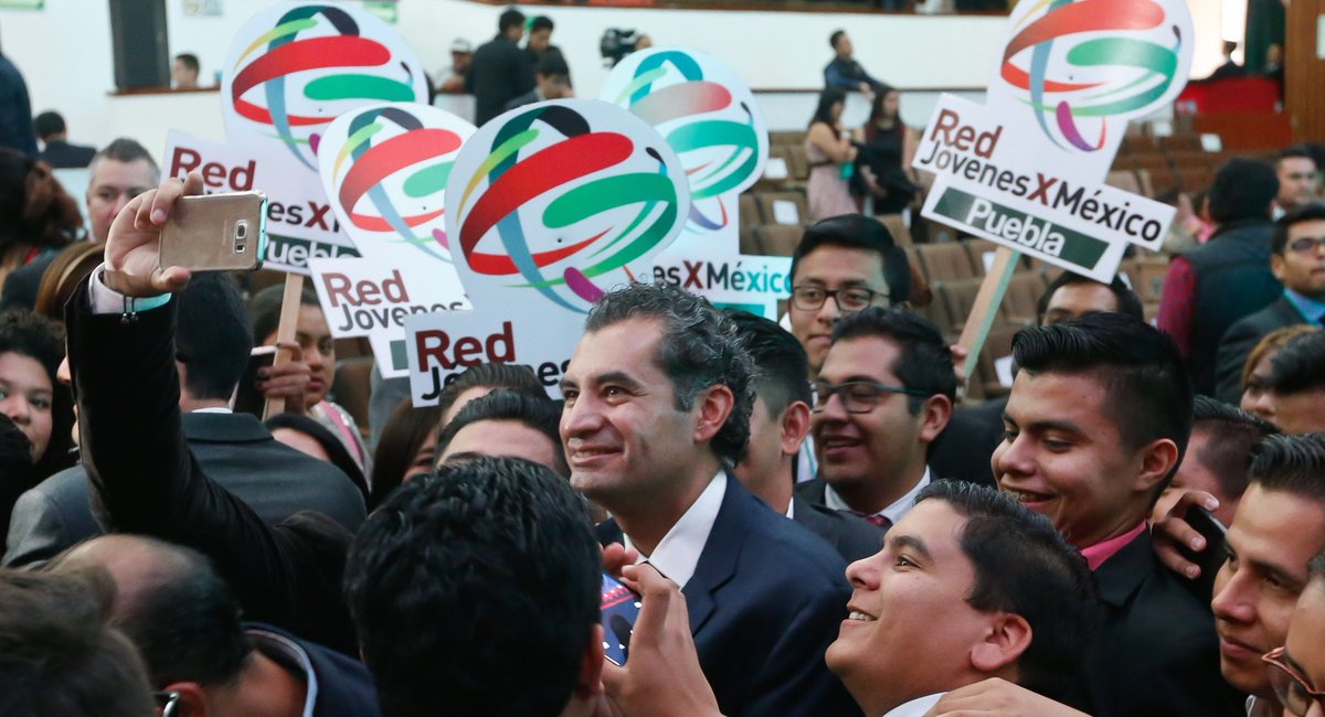 EnriqueOchoaR's tweet photo. En este #DíaInternacionalDeLaJuventud en el @PRI_Nacional entregamos los #GalardonesRED 2016 de la @RJXMex #SomosPRI https://t.co/d6qtXY41E3
