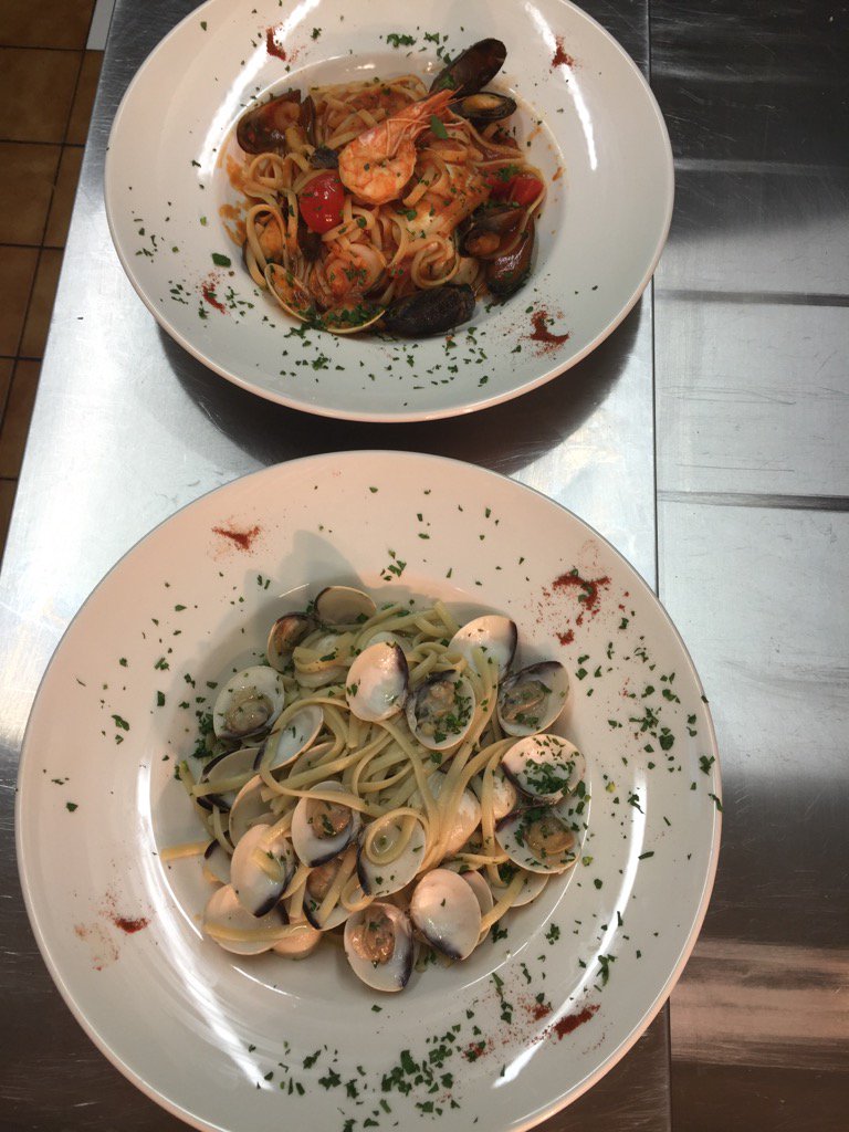 Linguine frutti di mare &amp; Linguine alle vongole 😋🇮🇹