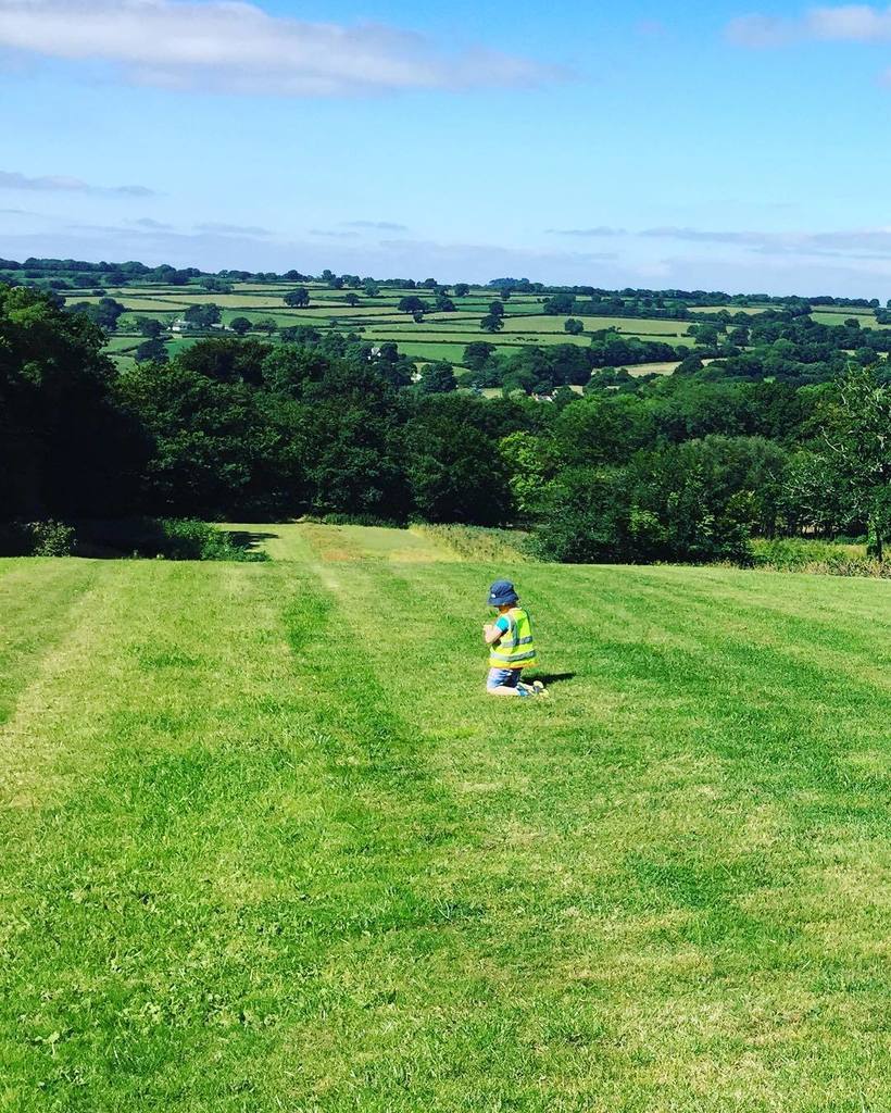 pilot_ems's tweet image. The high vis is an essential everyday in our household #parenting #safetyfirst #raspberrypicking #amazingview #pblo…