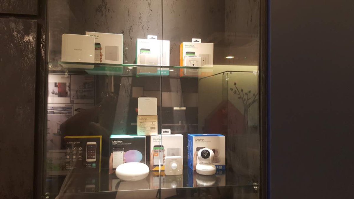 ILifeSmart's tweet photo. Meanwhile in #singapore https://t.co/EfexprOcsO
