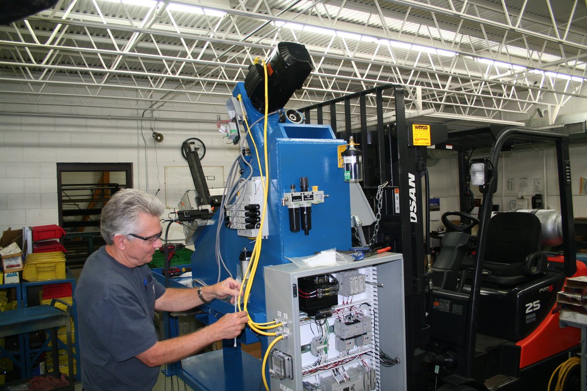 Hypneumat's tweet photo. Check out the Hypneumat Slant Bed Tapper Brian is wiring.  Machine will be completed soon.  More pics coming. https://t.co/MaG0cb4j5J