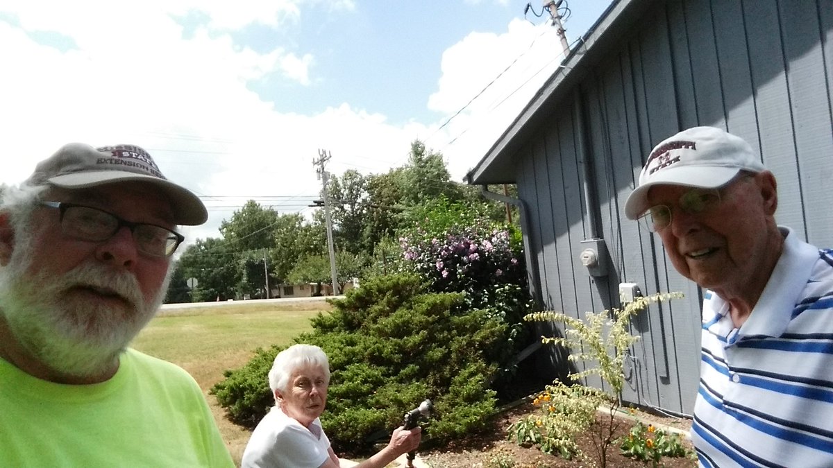 SoGardening's tweet photo. Relax with my mom and dad after a great @ASHS_Hort #ASHS2016 https://t.co/f58OZXwkzW