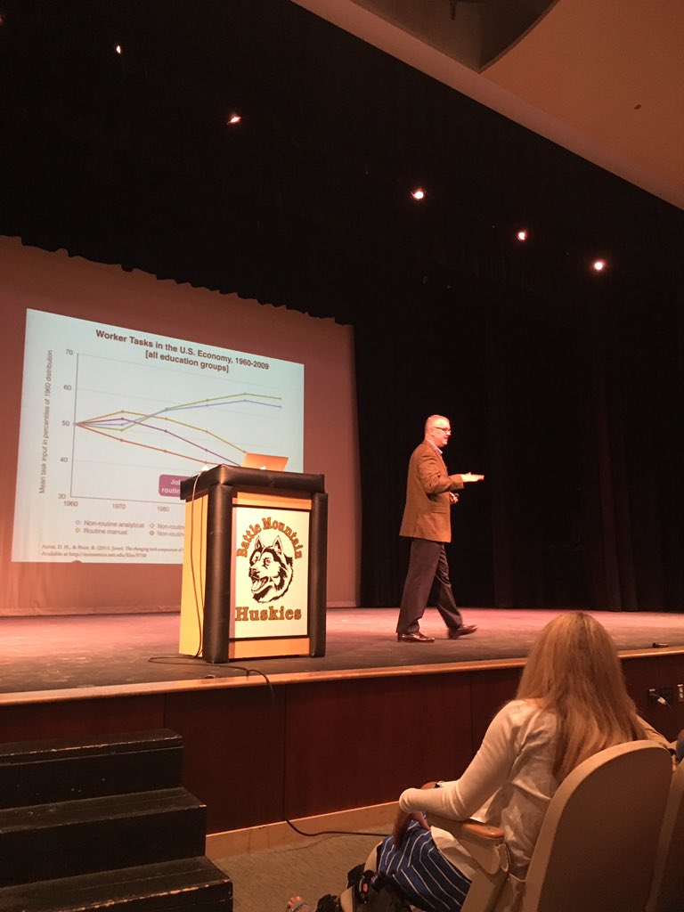 lifeofjill's tweet image. .@mcleod modeling #weekendlanguage and it&apos;s awesome.  @CUDenverEd #ecsrocks #deepenthework