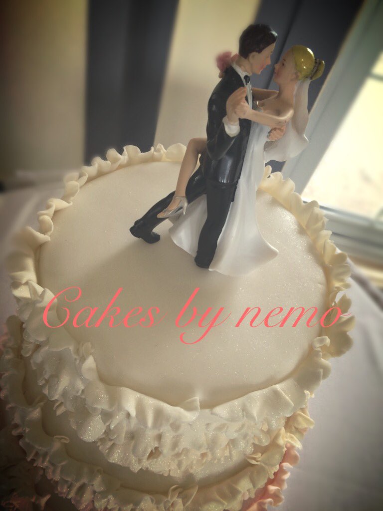 cupcakesbynemo's tweet photo. One of our pretty wedding cakes https://t.co/GvNBcWXp4u