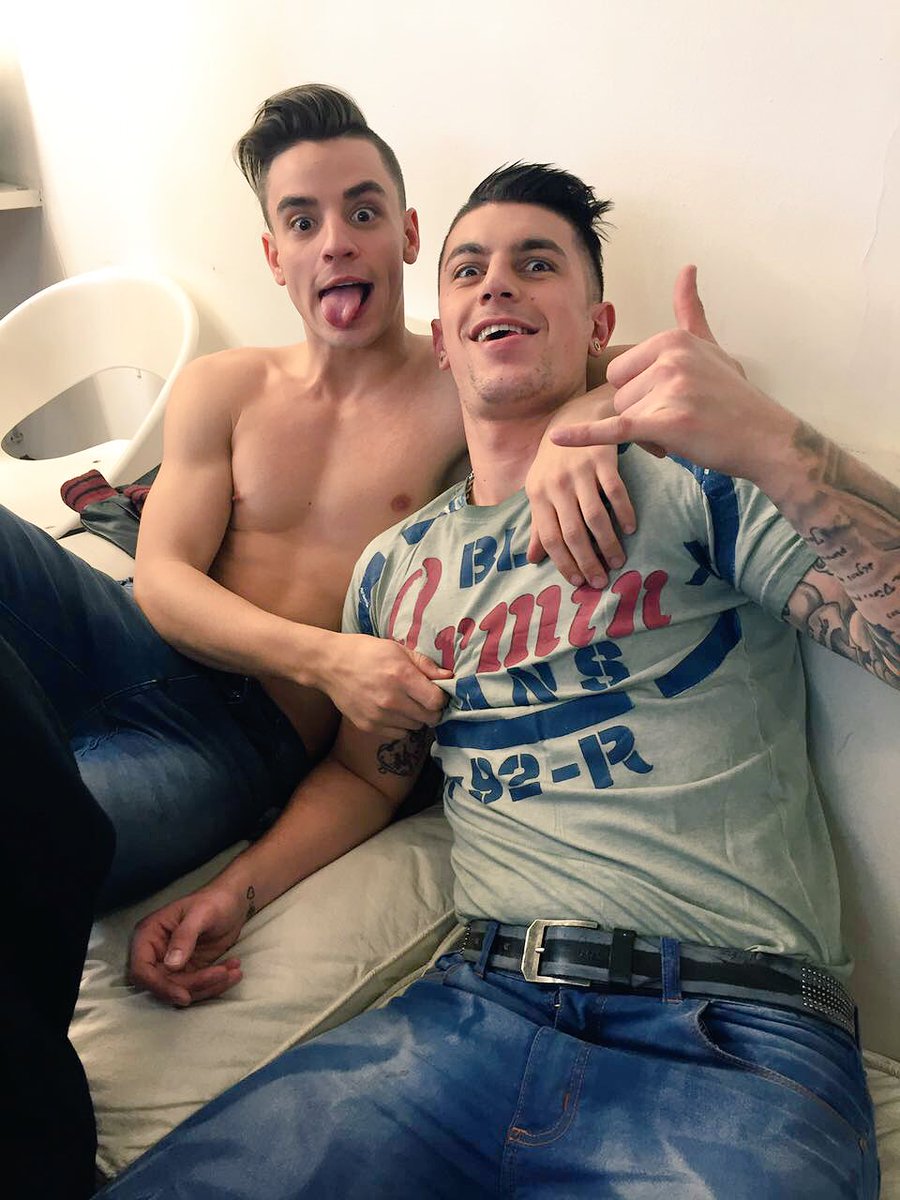 Tinchopappa's tweet photo. Esta fue la foto de la suerte antes de que vuelva a entrar el Luifi. Hermano ahora más que nunca!!!!! LUIFA AL 3002 https://t.co/PAcDuiV8Nm