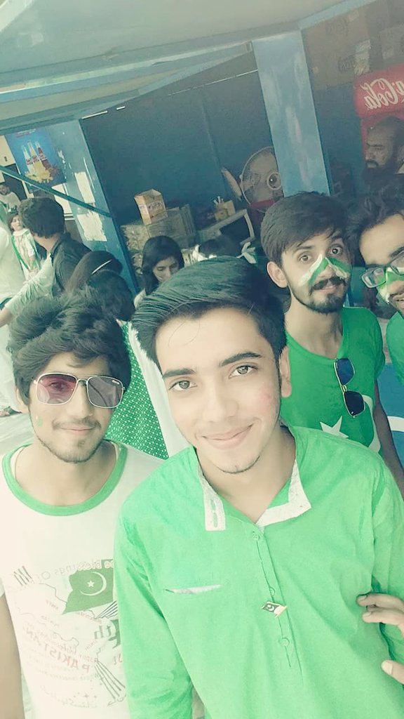 AshImpish's tweet photo. Brday Celebration Of pak 🎂🎂😍😘❤ https://t.co/JOrCbCPmN7