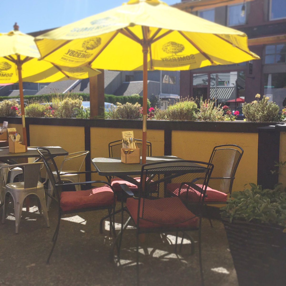 Today's patio feature is shade!! #spf #fernwood #yyj ☀️🍻