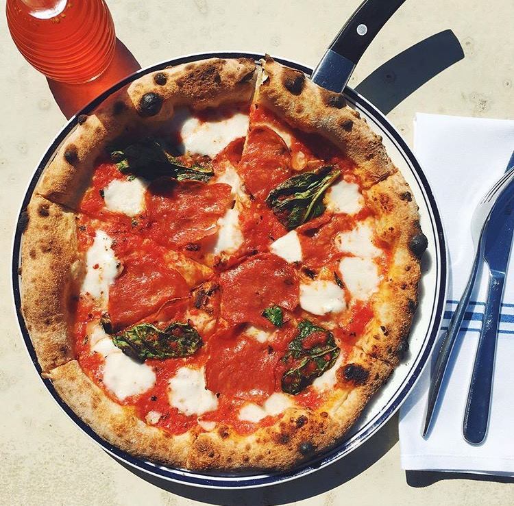 The best of both worlds:California sun &amp; ocean breeze + coastal Italian wood-fired pizza|Photo by Kitchen Konfidence