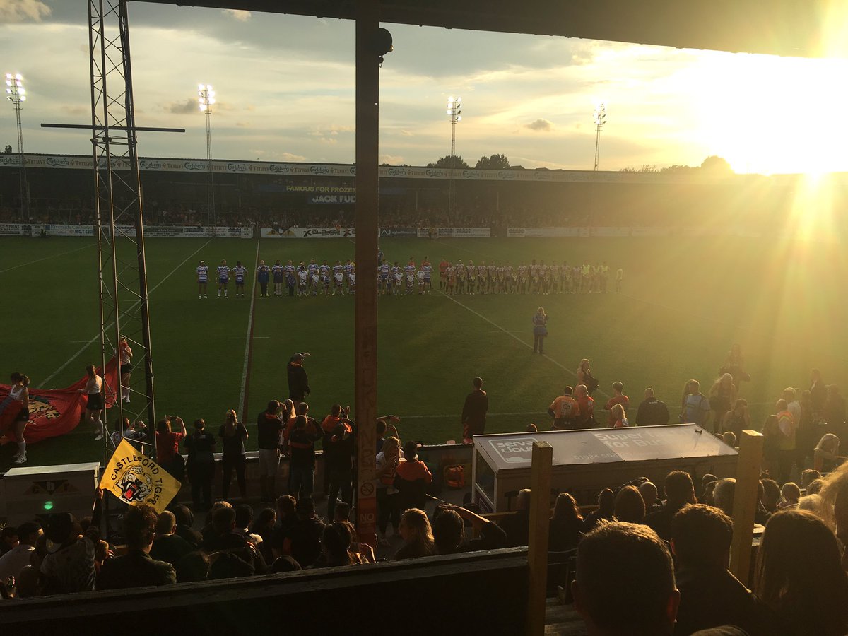 YvetteCooperMP's tweet photo. Evening sun at the MAH Jungle @CTRLFC #COYF https://t.co/CBAYYPzatQ