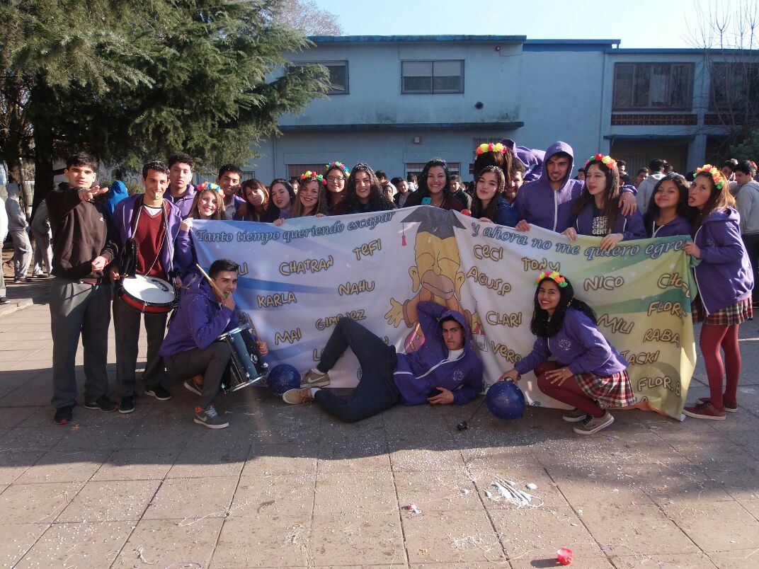 1a6edienta's tweet photo. Camperas para sexto C 😍🎉💜🙆🙌🎉👌👏 https://t.co/pBKXom4zKJ