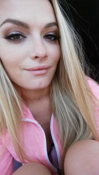 Blonde. . Loving the new hair.. https://t.co/VybctrVBNg