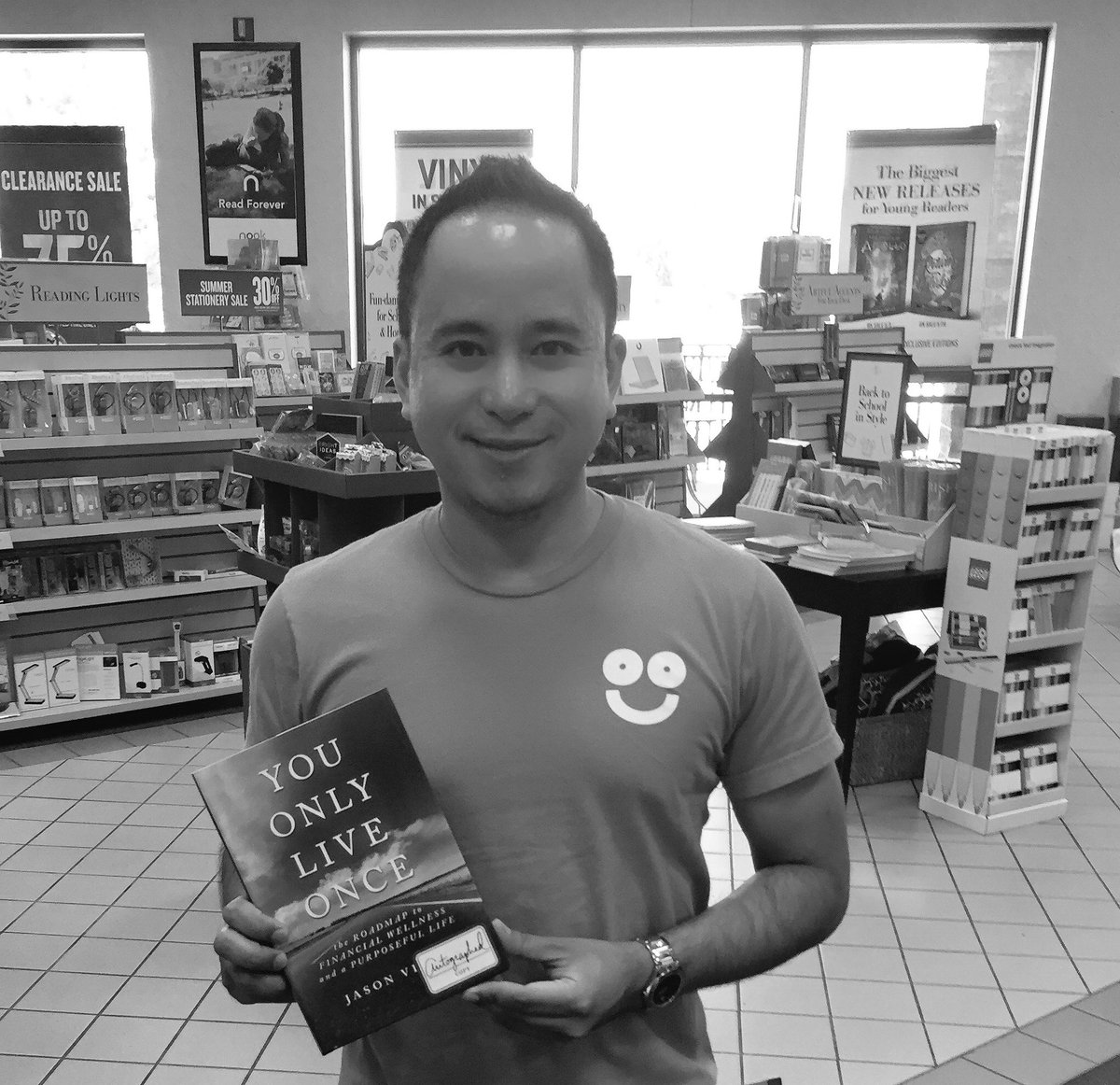 JasonVitug's tweet photo. Signed books @BNLoneTree - get your signed copy #LoneTreeCO #yolobook join tmrw in #Denver > https://t.co/gParETwJVx https://t.co/6hiUafhYGY
