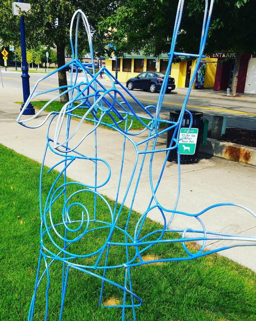 MtPleasantCVB's tweet photo. Another awesome piece of #artwork being installed in @downtownmp for Art Walk Central. 🤘💙 #mtpleasantmi #puremichig… https://t.co/kOy9g784Bp