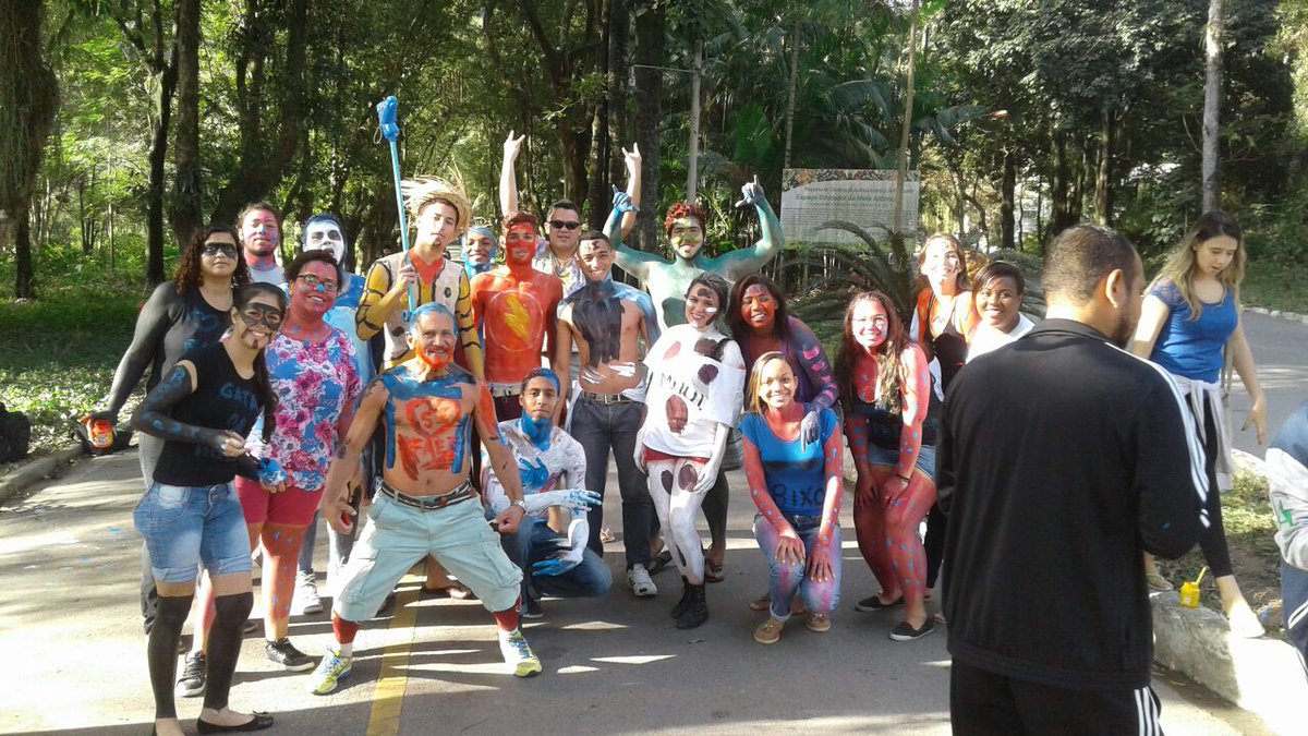 Carol8Fml's tweet image. Calouros!😂 #FAETERJ